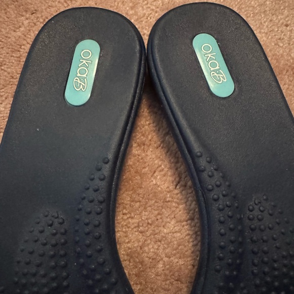 OKA b. NAVY Sandals with White Patterned Bow - Picture 2 of 5